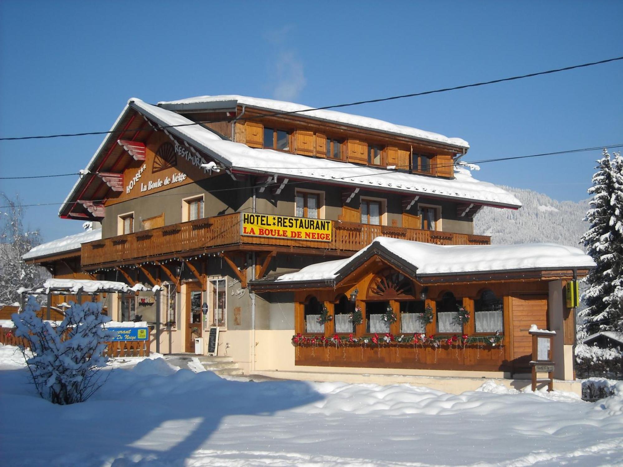 La Boule De Neige Hotel Samoens Bagian luar foto
